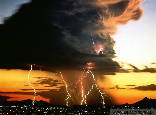 lightning storm over city lights, Tapety Pioruny, Pioruny tapety na pulpit, Pioruny